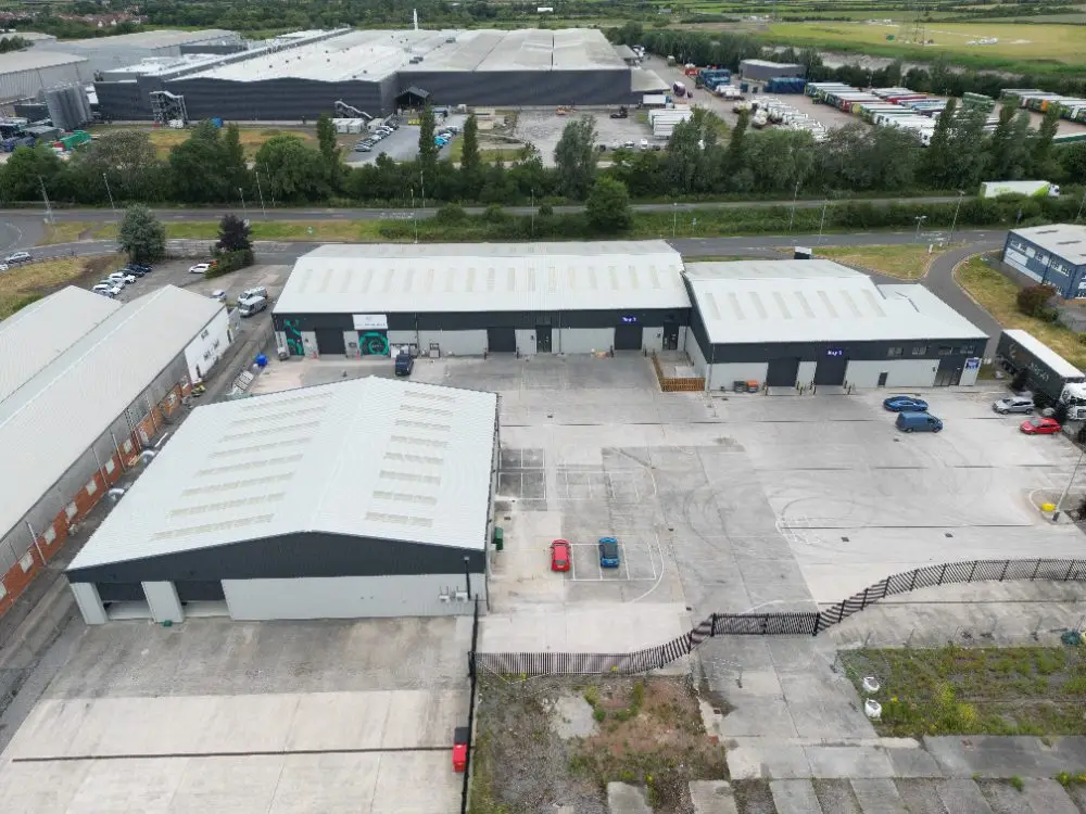 Overcladding installed over an existing industrial roof